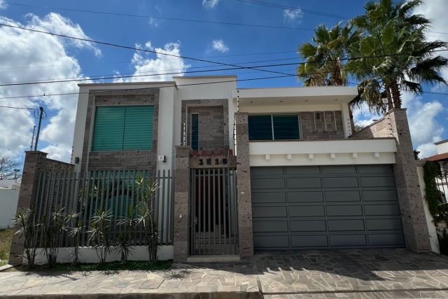 Casa en venta col. Jardines del Sol